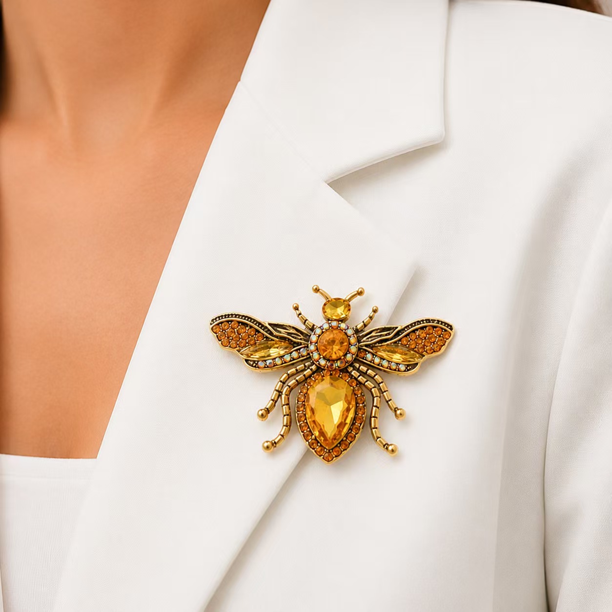 Retro gold bee brooch, yellow  - Body Jewelry Websites 评论和价格